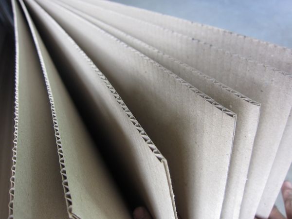 Ưu nhược điểm của thùng giấy carton khi dùng để đóng gói và vận chuyển hàng hóa