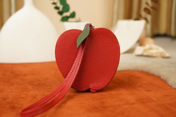 Apple Bag Charm – Sự kết hợp giữa tiện dụng và tính thẩm mỹ của B&Y BESPOKE