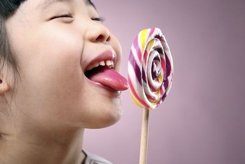 Hạn chế trẻ ăn đồ ngọt với 5 cách sau đây