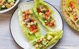 Đỗ trộn cuốn rau củ giàu protein