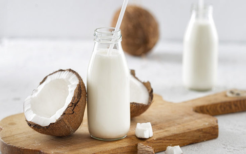 Cách làm sữa dừa tại nhà béo ngậy thơm ngon cho bé và cả gia đình