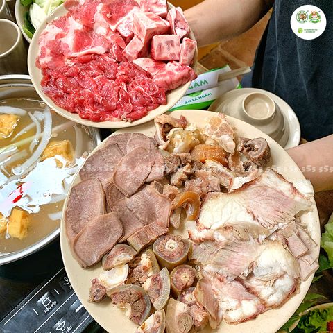 Cuối tuần nắng nóng mà lại chán cơm thì chi bằng mình order một nồi lẩu chất lượng thế này cho cả nhà nhâm nhi thì còn gì bằng nhỉ?