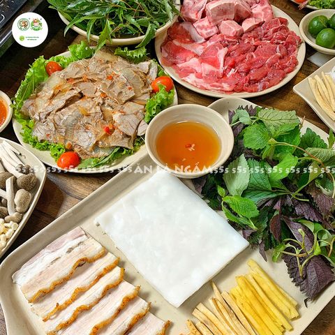 Có ai đang nhớ đến hương vị tuyệt hảo của món bánh tráng cuốn thịt heo tại 555 không?