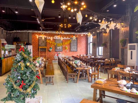 KHÔNG GIAN RỘNG MÁT CHO BỮA TIỆC LINH ĐÌNH