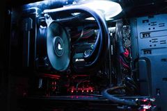 Cách lắp quạt tản nhiệt case cho PC đơn giản, nhanh chóng tại nhà