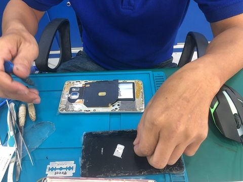 Học Nghề Sửa Điện Thoại Có Khó Không ?