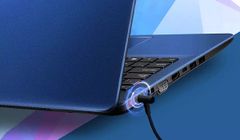 Khi sạc pin laptop có cần tắt máy không?