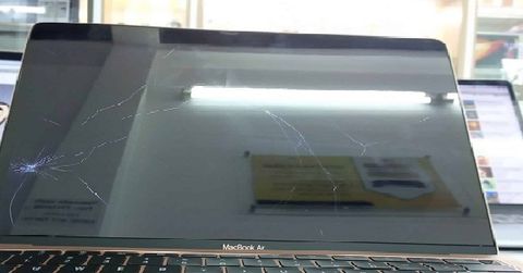 Bạn nên làm gì nếu màn hình máy tính Macbook bị lỗi?