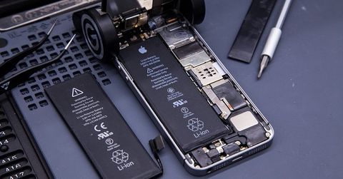 Nên thay pin iPhone chính hãng ở đâu để đảm bảo chất lượng?