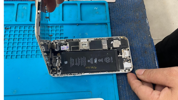 iphone 7 plus bị đen góc màn hình