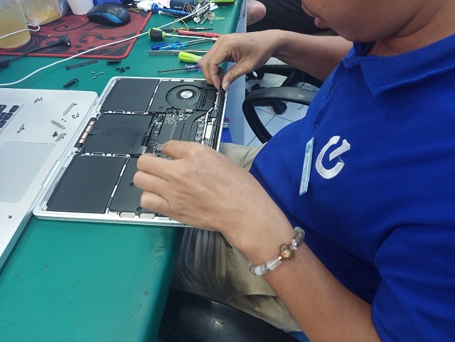 Theo đuổi nghề sửa laptop