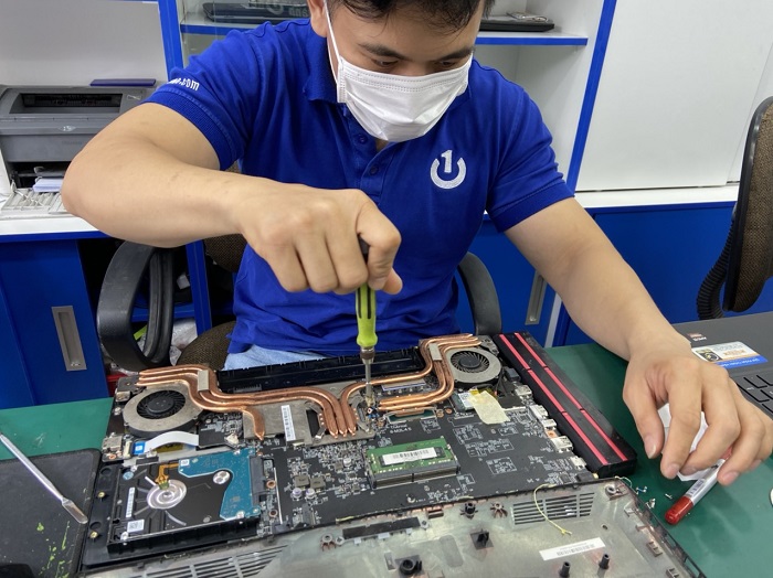 Thợ sửa main máy tính có mức thu nhập khá