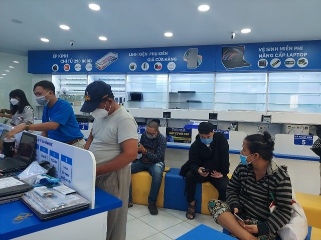 Thay mặt kính cảm ứng điện thoại Oppo Reno 2F lấy liền tại Bảo Hành One