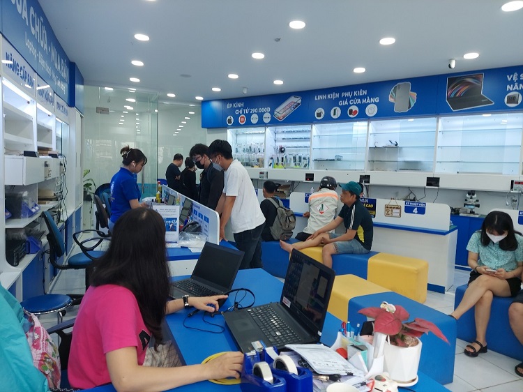 Chuyên viên nhân sự tham gia tuyển dụng nhân sự