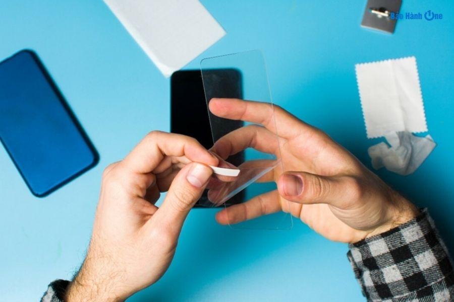 Có nên dán cường lực khi ở ngoài thị trường