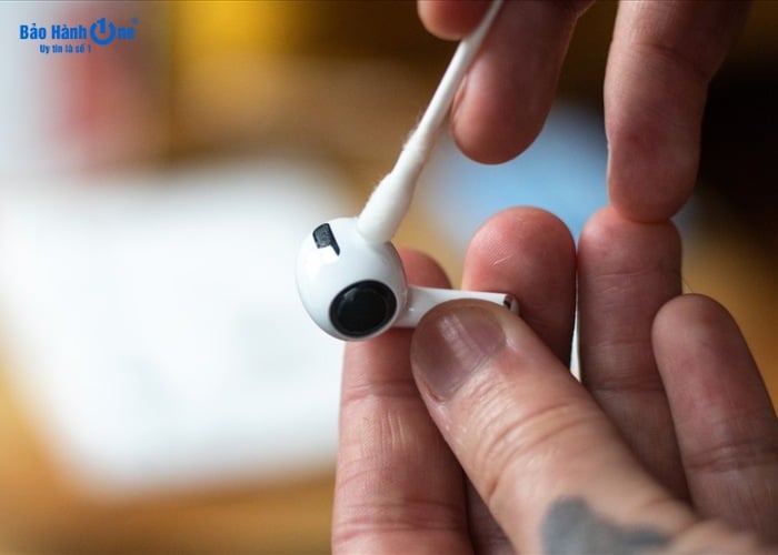 Cần vệ sinh AirPod thường xuyên