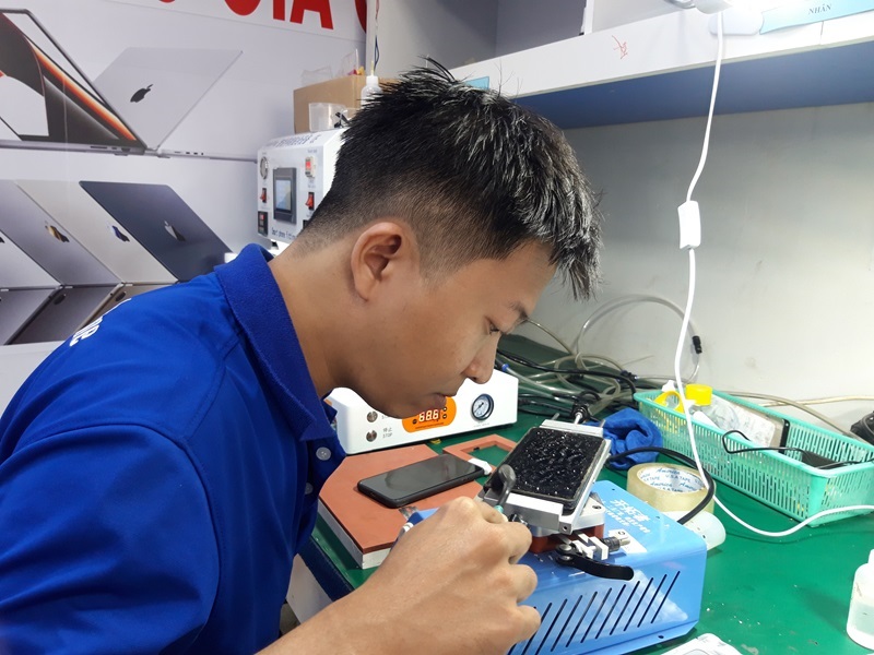 Thay màn hình iPhone 13 uy tín tại Bảo Hành One