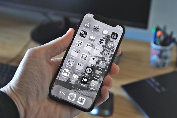 Biểu hiện khi màn hình iphone bị mờ một góc