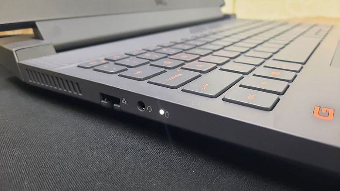 Vị trí đèn báo trên laptop Dell