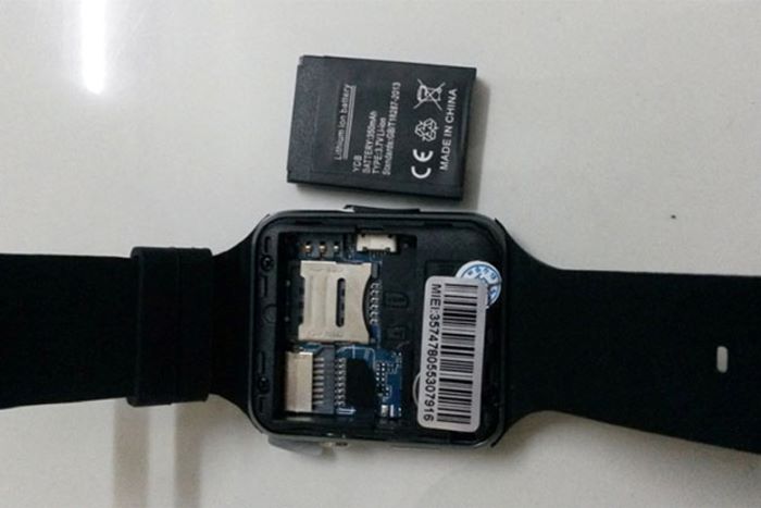 Lắp sim và thẻ nhớ vào smartwatch