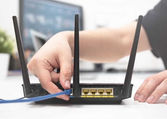 Kết nối dây mạng từ Modem vào cổng WAN