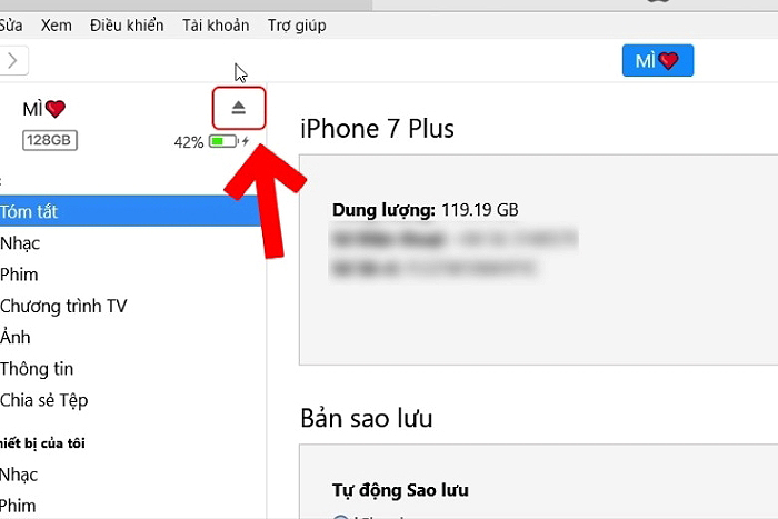 Chọn vào biểu tượng hình tam giác trước khi ngắt kết nối iPhone và máy tính