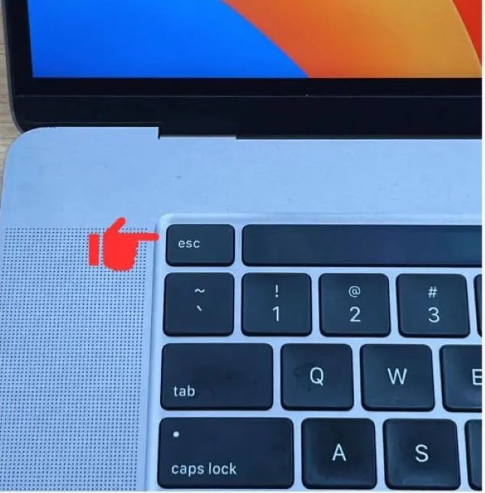 Nhấn phím esc trên bàn phím