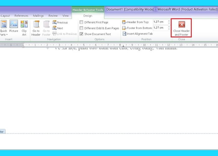 Chọn "Close Header and Footer" để quay lại