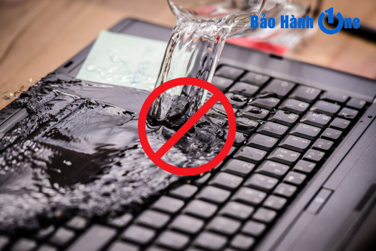 Máy tính bị dính nước