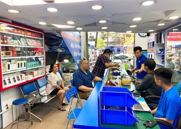 Samsung Z Fold5 bị sọc màn hình