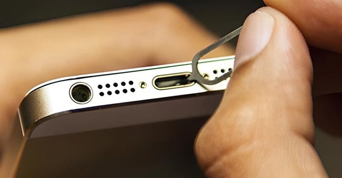 Thường xuyên vệ sinh cổng sạc