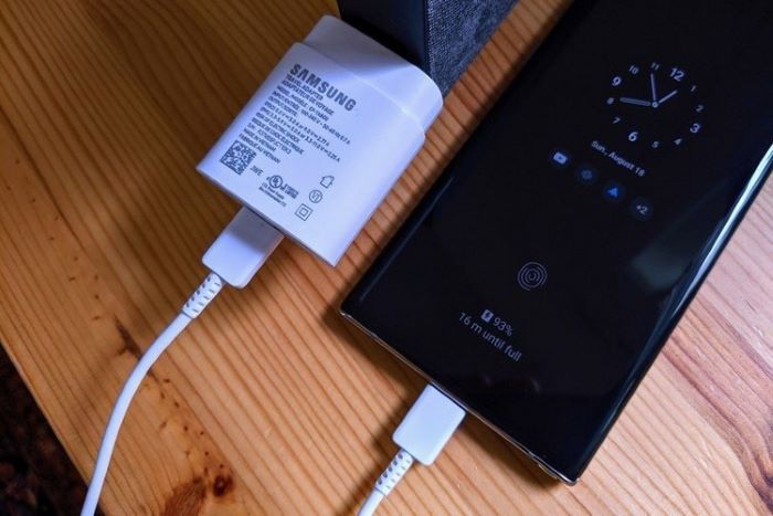 Đảm bảo điện thoại đủ pin cho đến khi báo thức 