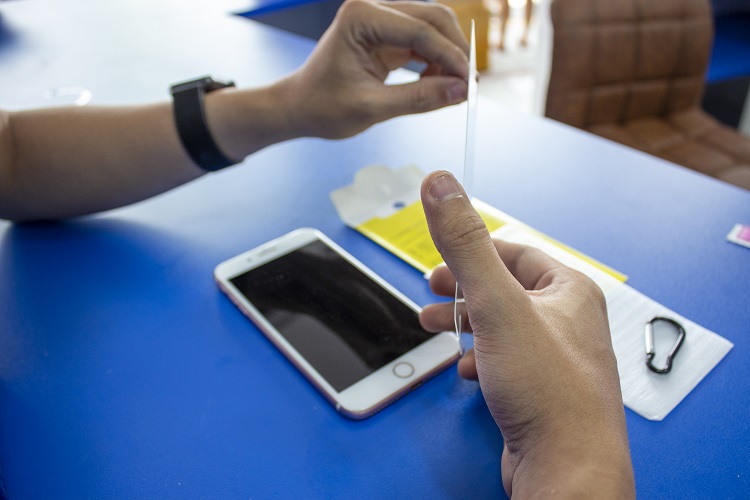 Thay mặt kính iPhone 6S chính hãng tại Bảo Hành One