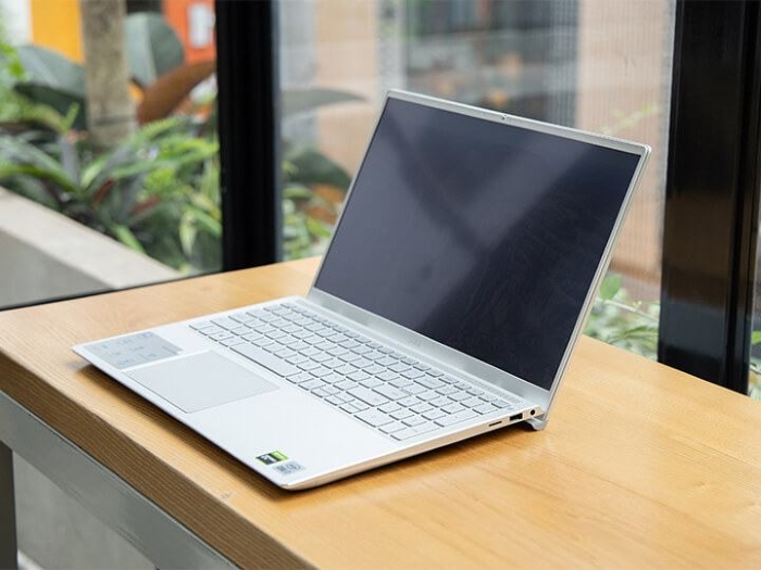Đặc điểm màn hình Dell Inspiron 15 3000