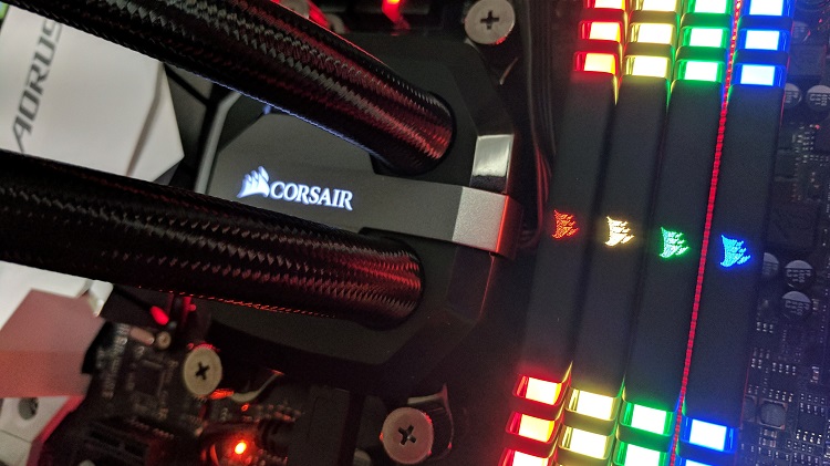 Đèn LEB RGB tích hợp trên RAM Corsair