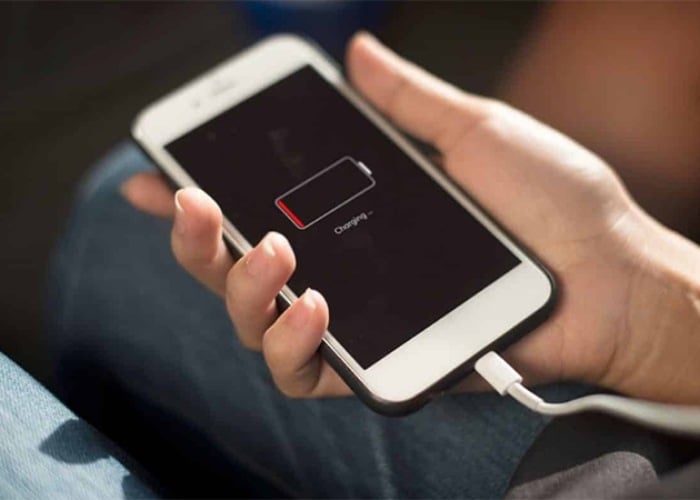 Bộ sạc không chính hãng gây ra vấn đề camera bị