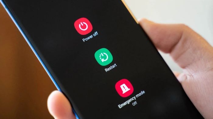 Khởi động lại điện thoại
