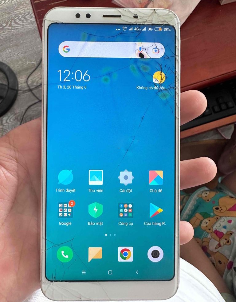 Xiaomi Redmi 5 Plus bị vỡ màn hình