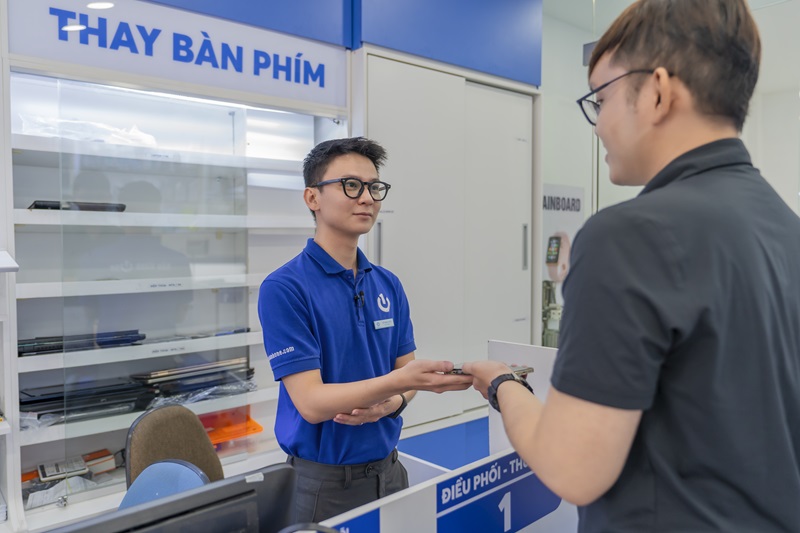 Thay màn hình Samsung Z Flip4 chính hãng tại Bảo Hành One