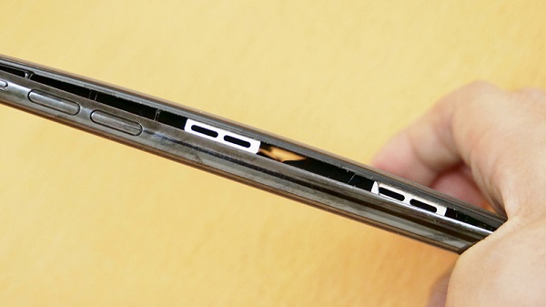 Hậu quả của việc màn hình điện thoại bị bung