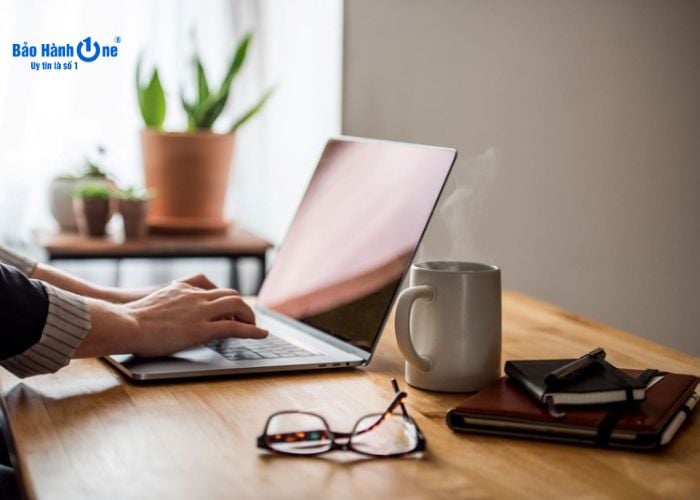 Chỉ nên sử dụng laptop ở nơi có ánh sáng