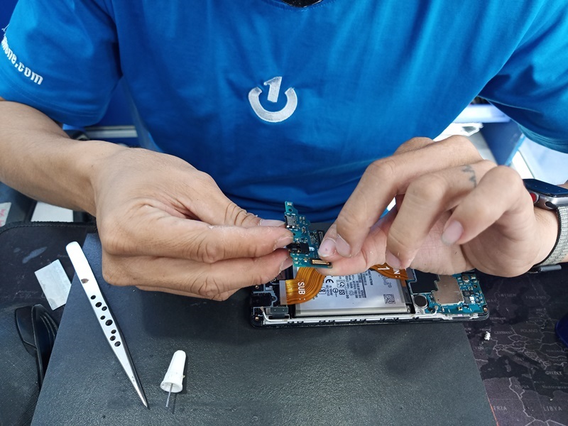 Thay main iPhone tại Bảo Hành One