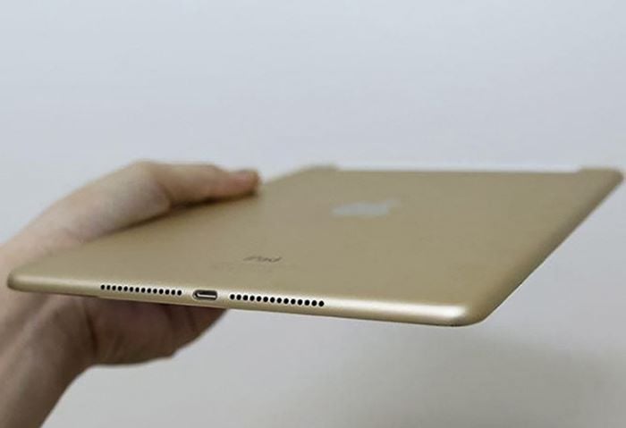 Vệ sinh cổng sạc