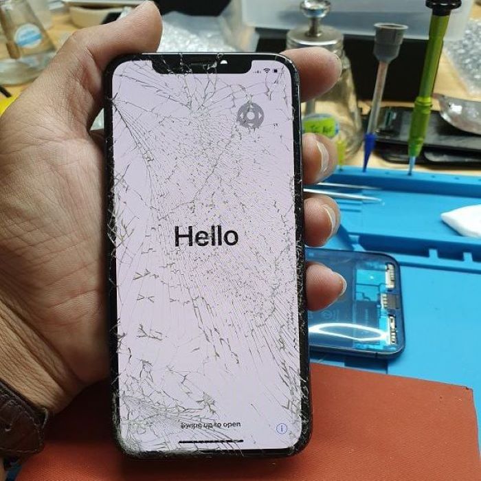 iPhone Xs Max vỡ mặt kính