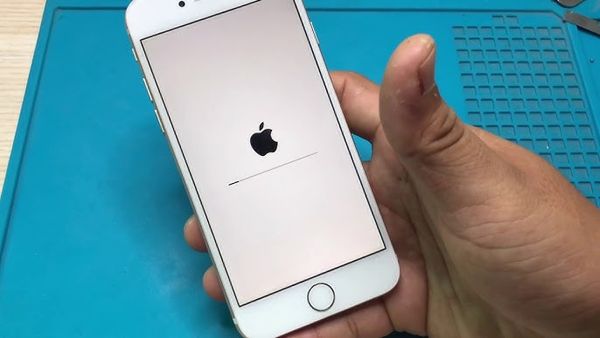 iphone 7 plus bị đen góc màn hình