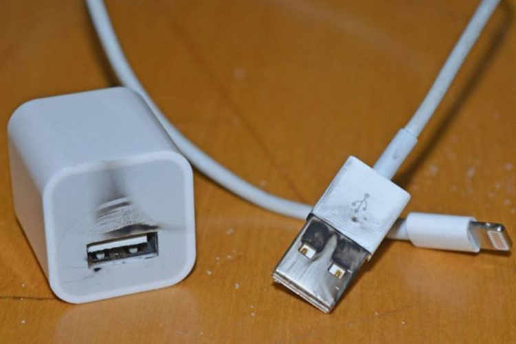 iPhone Không Nhận Sạc