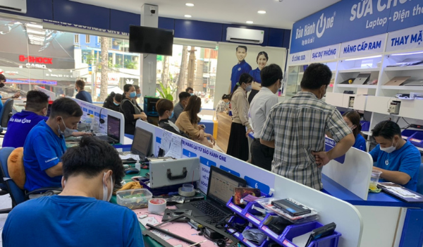 Thay pin điện thoại chính hãng tại Bảo Hành One