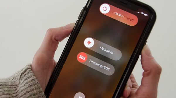Khởi động lại iPhone của bạn