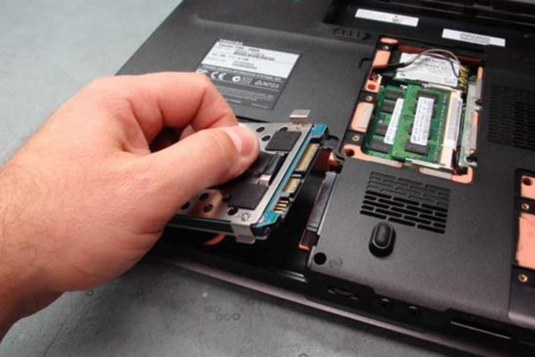 Lỗi phần cứng hoặc pin bị hỏng