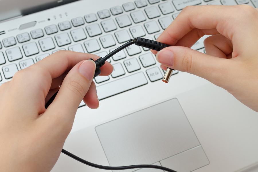 Dây sạc laptop có thể đã bị hỏng